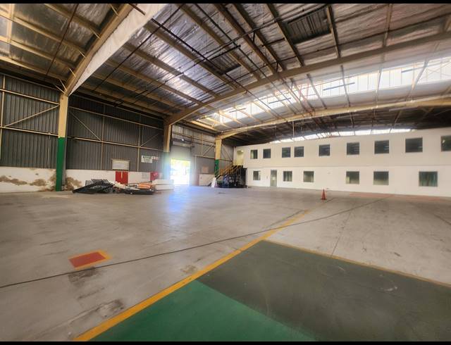 11,924M² WAREHOUSE TO LET IN HALFWAY GARDENS
